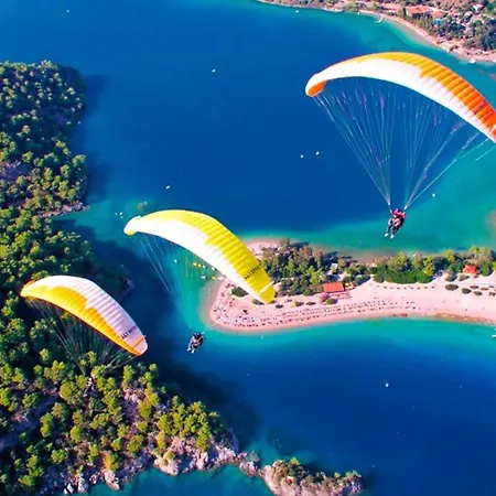 Santana Gocek Vila *